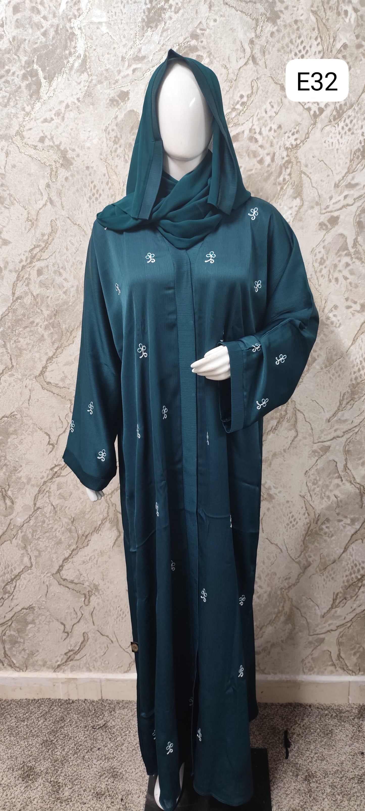 Elegant Black Abaya – Traditional and Modern Fusion E32