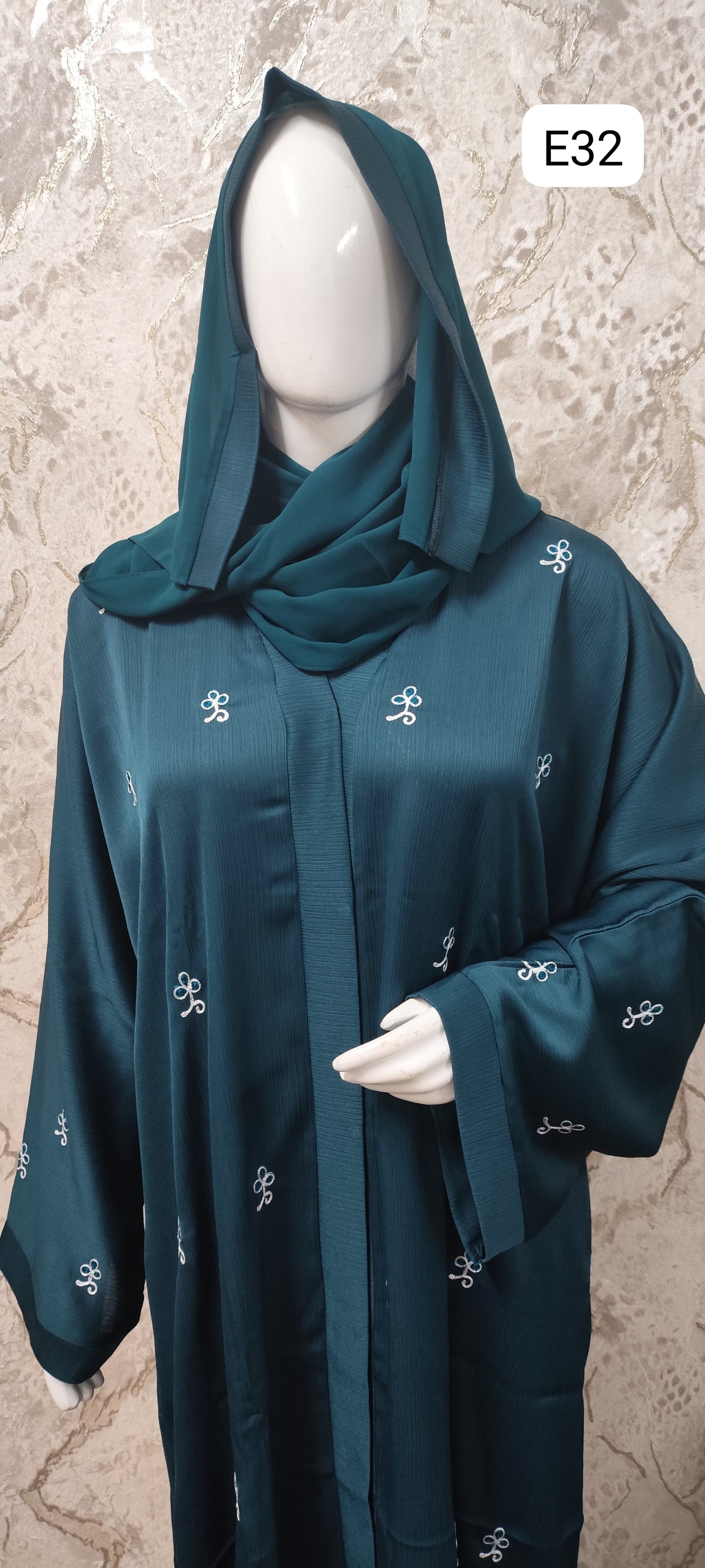 Elegant Black Abaya – Traditional and Modern Fusion E32
