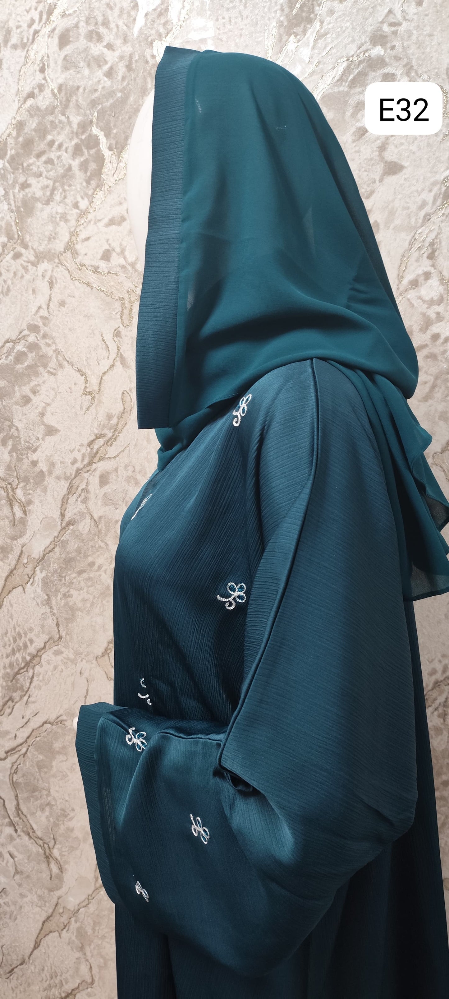 Elegant Black Abaya – Traditional and Modern Fusion E32